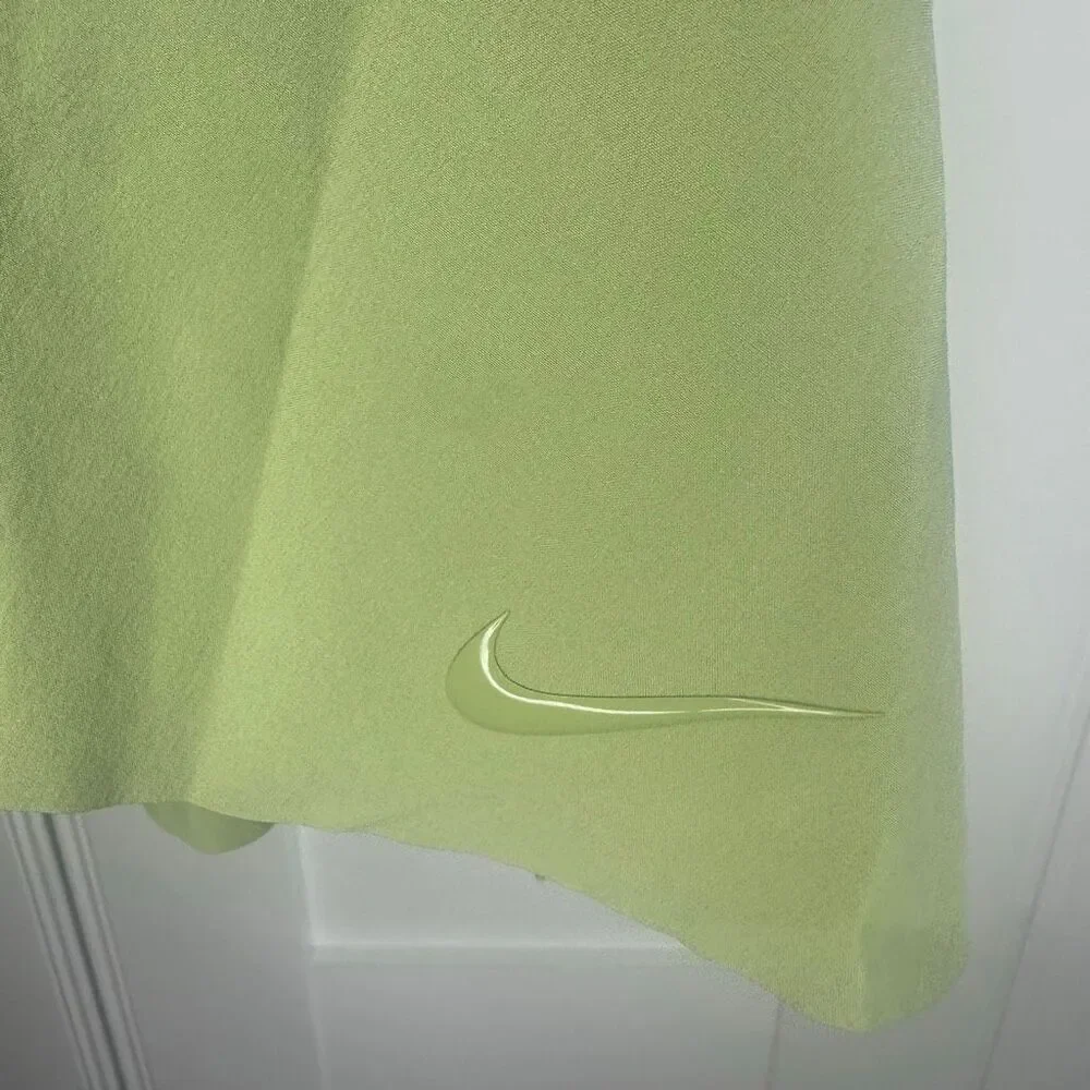 NWT Nike olive Green Tennis Skirt with Shorts Under that have Pockets. Size XL (